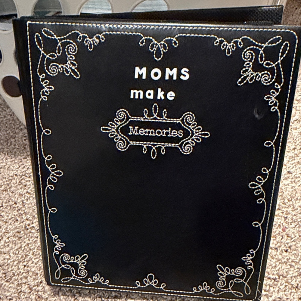 Moms Make MemoriesBlack Photo Album with White Embroidery for 200 pics